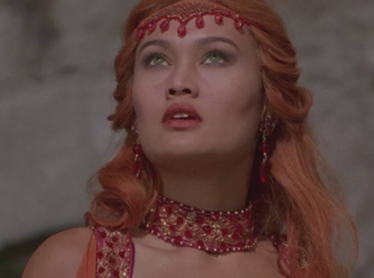 Tia Carrere